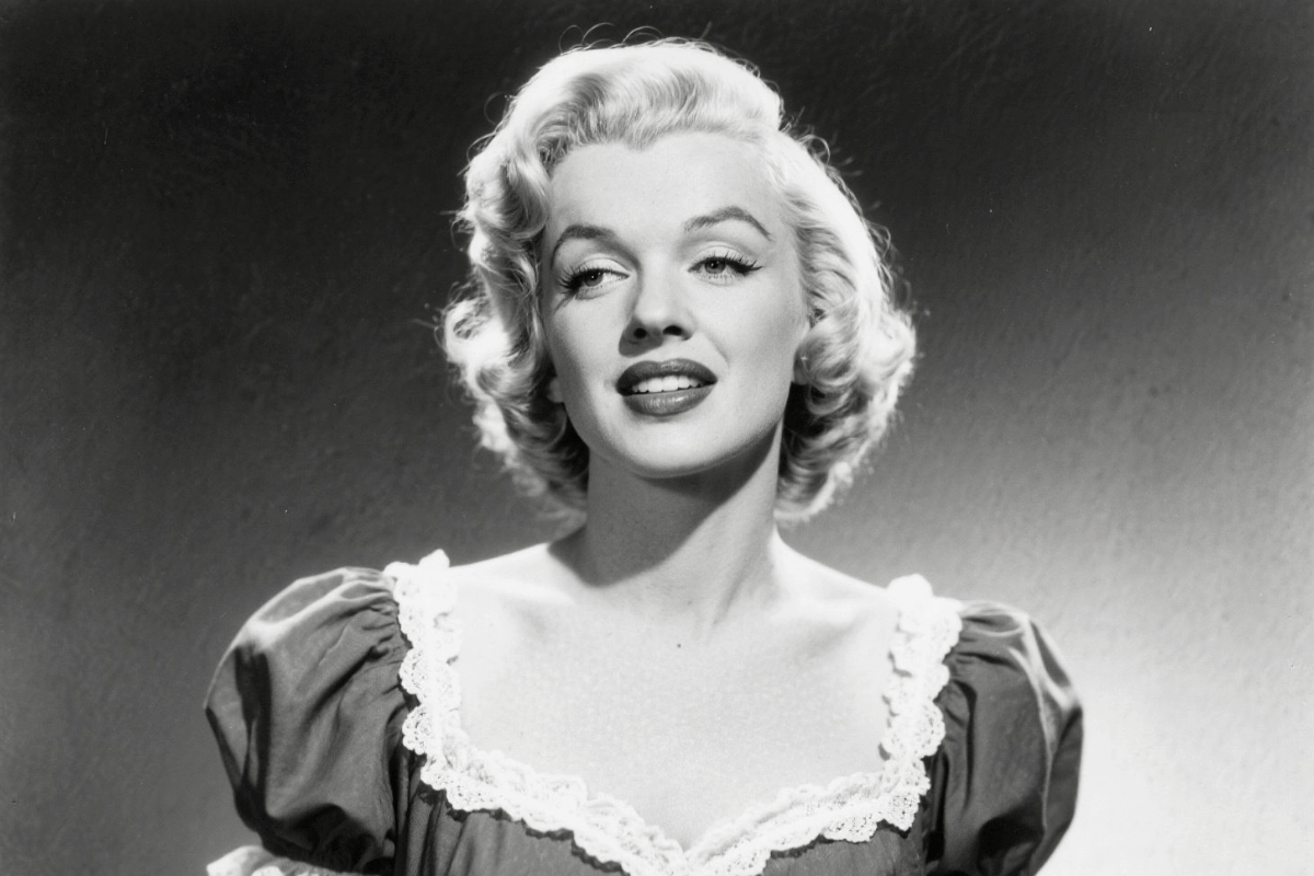 Marilyn monroe black and white photo